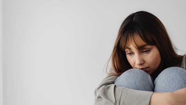 Learn how depression and migraine are linked. Explore shared triggers and natural ways to support your brain with Migraceutics for relief.